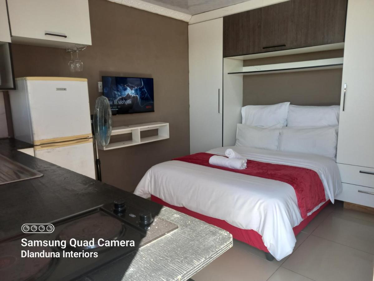Dlanduna GUEST House - B&B