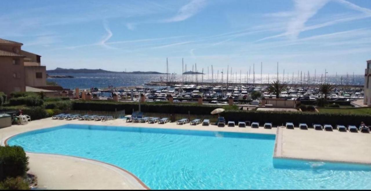 Appartement t2 - bord de mer - Piscine - Chambres d'hôtes Six-Fours-les-Plages
