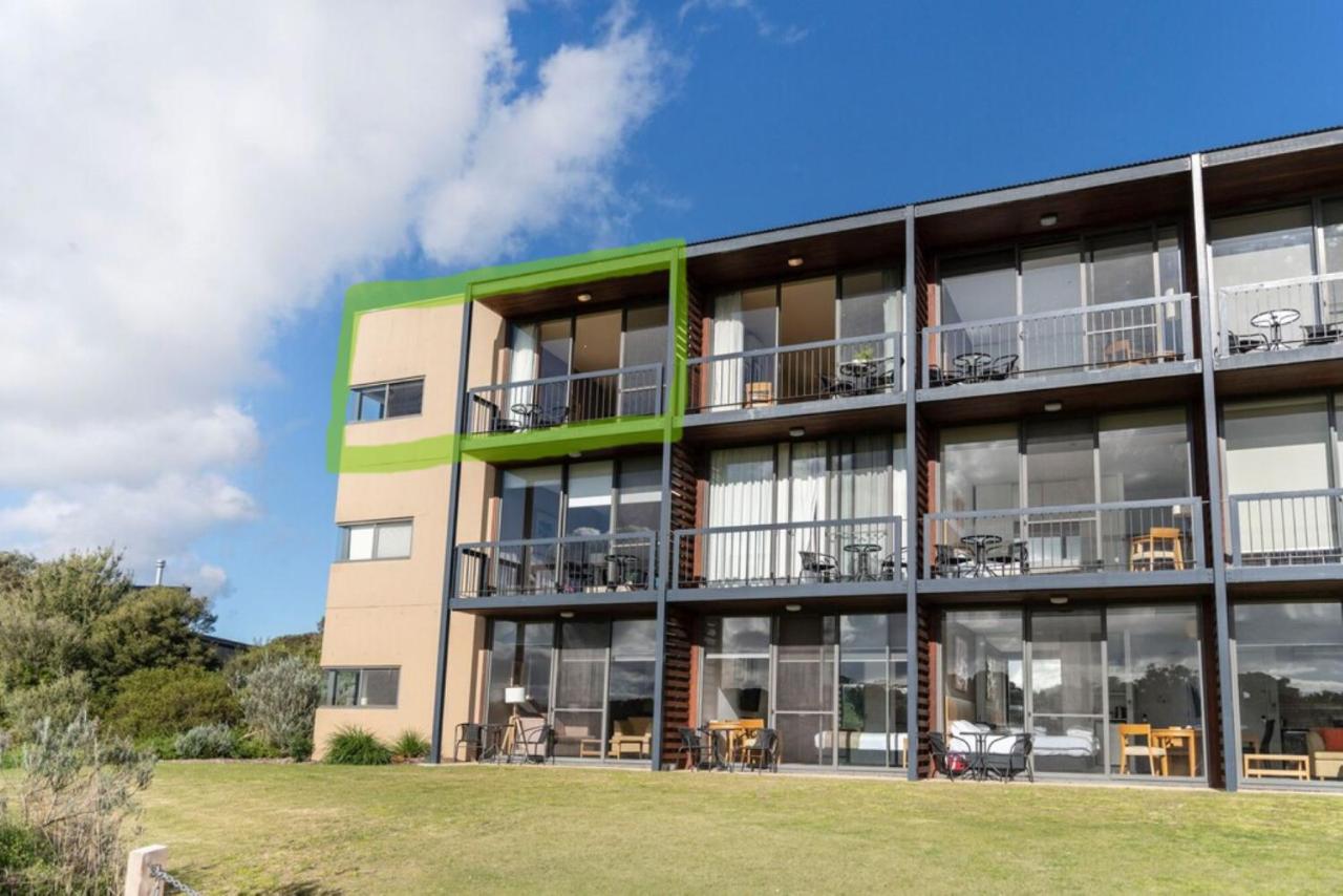 Moonah Links Apartments - Fairway Views, Golf, Hot Springs - B&B