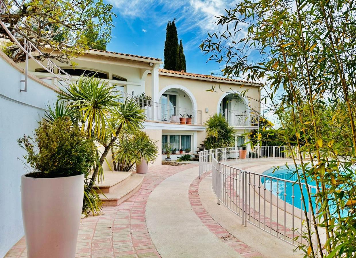 Studio avec loggia, piscine et parking - B&B