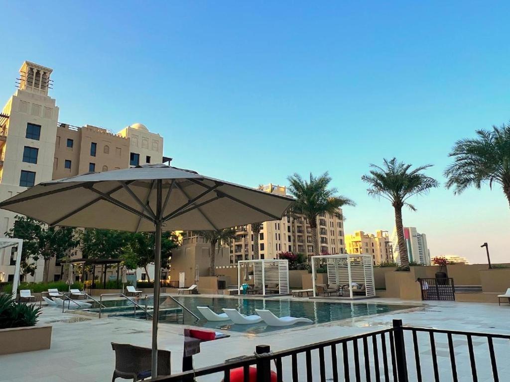 Luxurious Garden View Apartment with Pool & Gym in Madinat Jumeirah By ĀYA Boutique - B&B Dubai