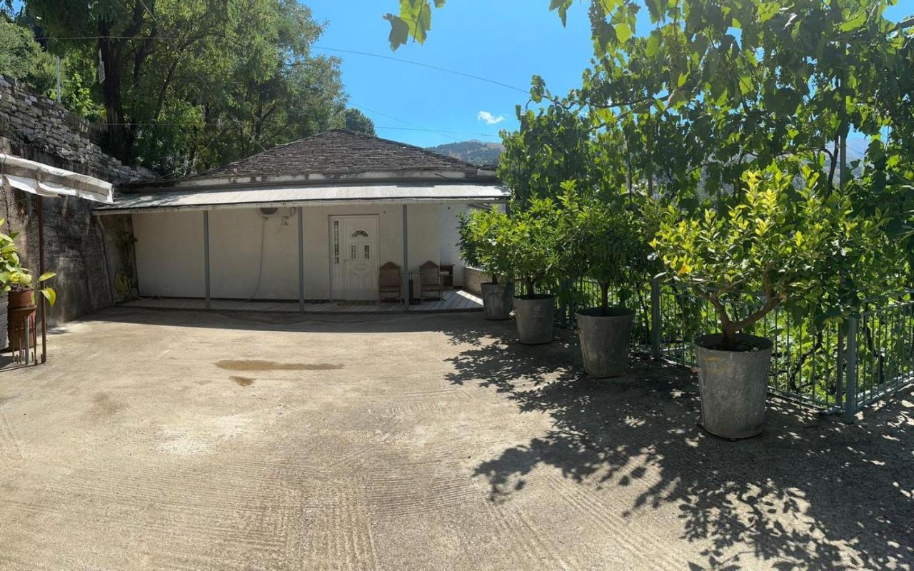 ADA's Guest House - B&B