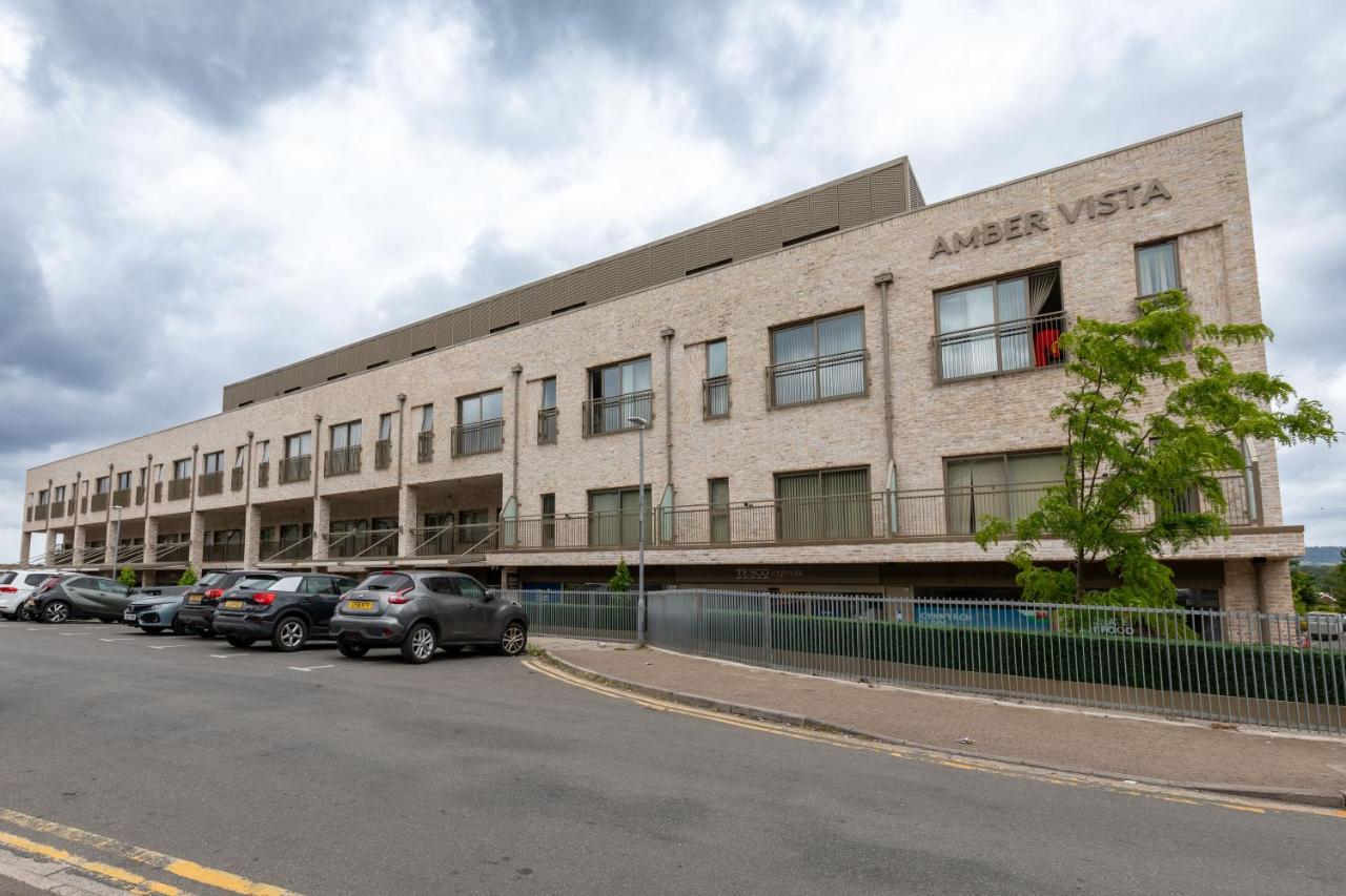 Amber Vista 2 Bedroom Apartments- Supermarket, Coffee Shop, Restaurants & Parking Below - B&B