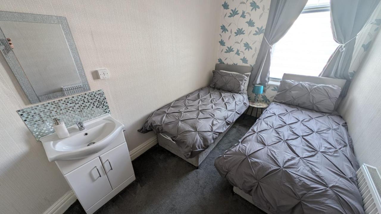 Twin Room with Shared Bathroom