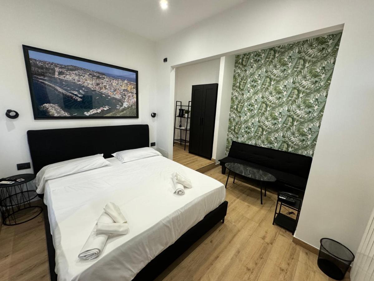 Zimmer mit Kingsize-Bett und Whirlpool