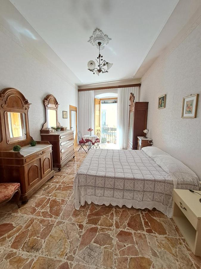 Da Isa - Camera matrimoniale - Bed and Breakfast Iglesias