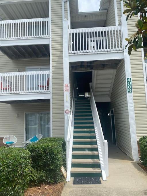 Hidden Gem - pool access, walk to beach - B&B