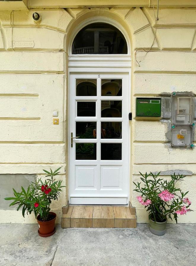 Victory Flat - B&B