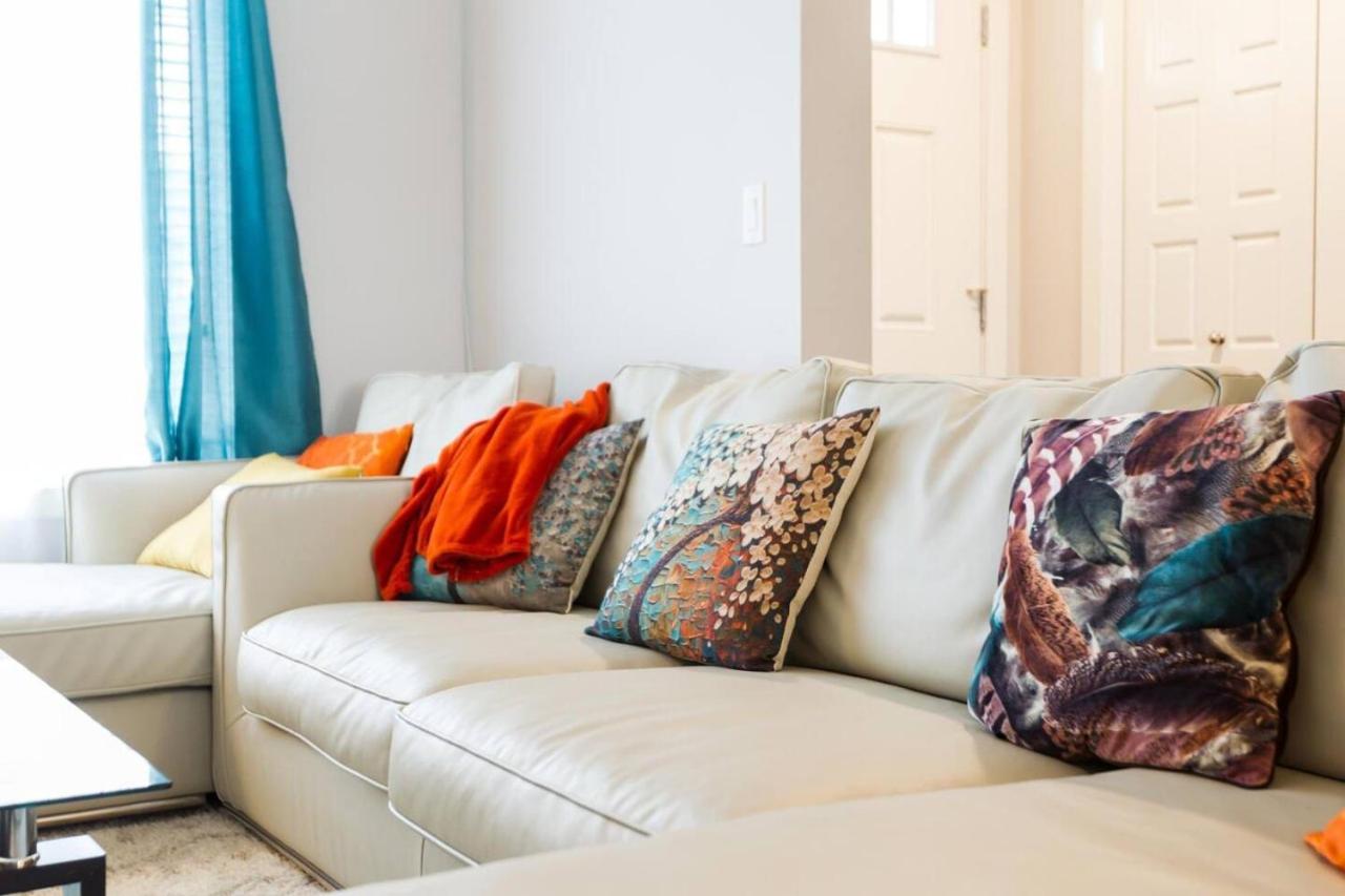 Modern Comfort within Laurel - B&B Edmonton