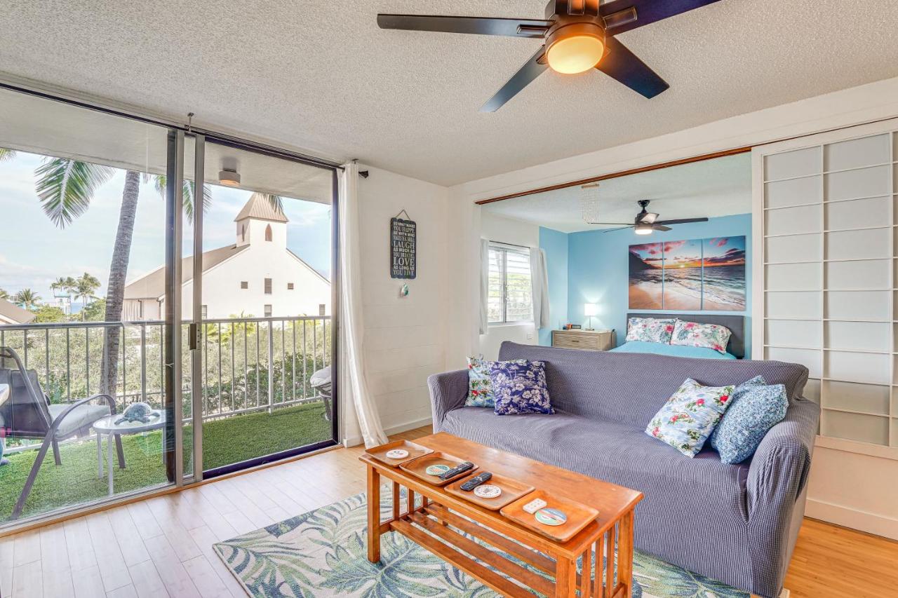 Kailua-Kona Condo with Balcony Walk to the Beach! - Chambres d’hôtes Kailua-Kona