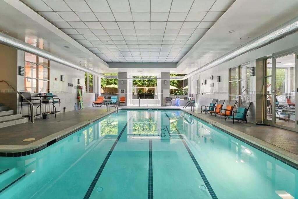Unique Apartment in a Great Pentagon City Location - B&B