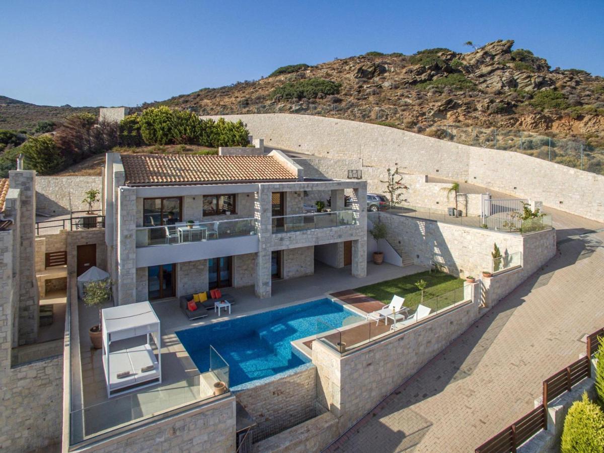 Omega House in Crete - B&B Lygaria