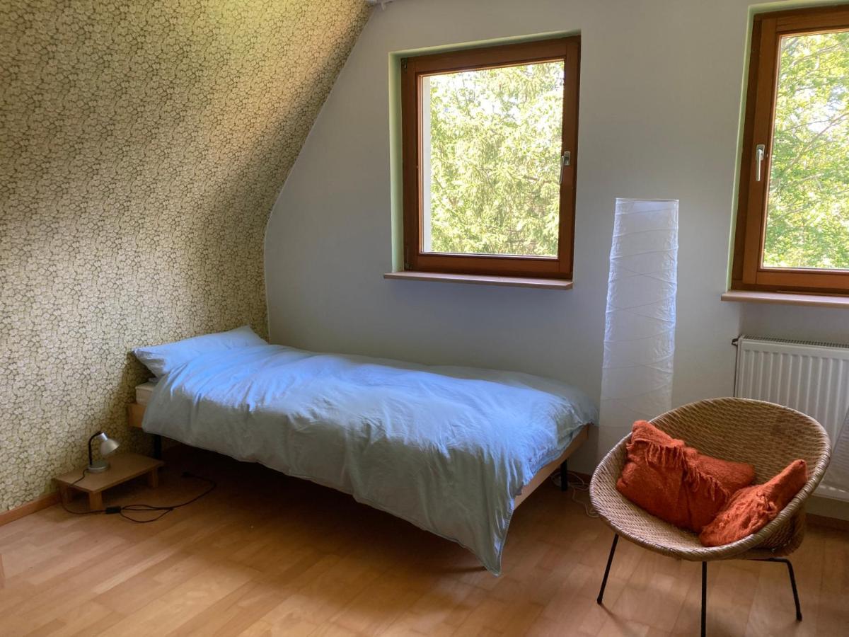 Zweibettzimmer mit Gartenblick