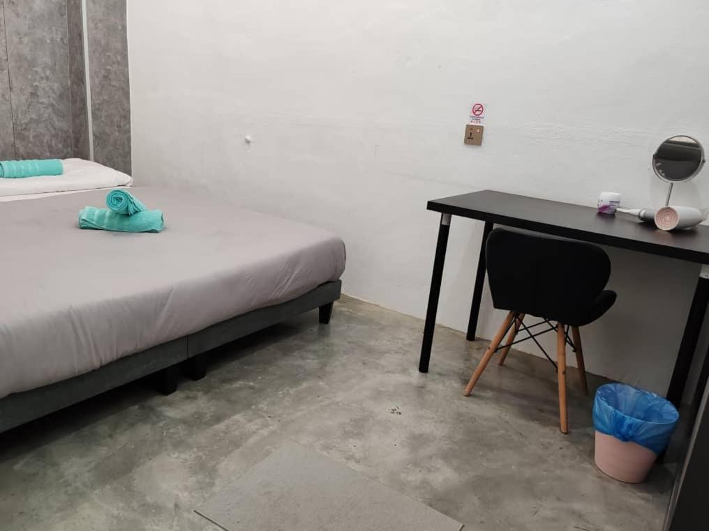 Dreibettzimmer mit Gemeinschaftsbad