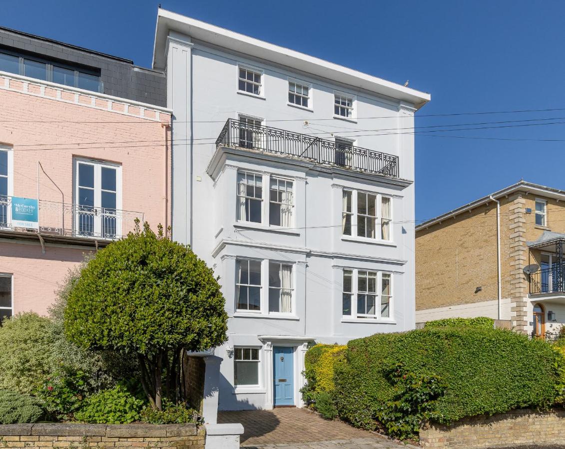 Cliffhanger 18 Castle Road - B&B West Cowes