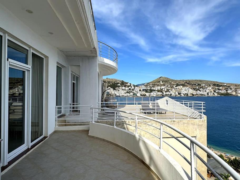 Seafront Oasis Luxury Apartment, with Sae View - B&B