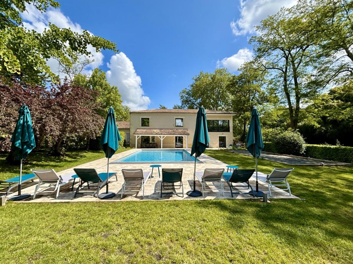 La Maison L'Eperon, stylish 5 star villa surrounded by vineyard near Saint Emilion - Bed and Breakfast