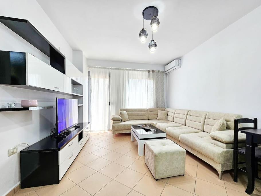 Lovely Beach Apartment in Durres - Ferienwohnung Durrës