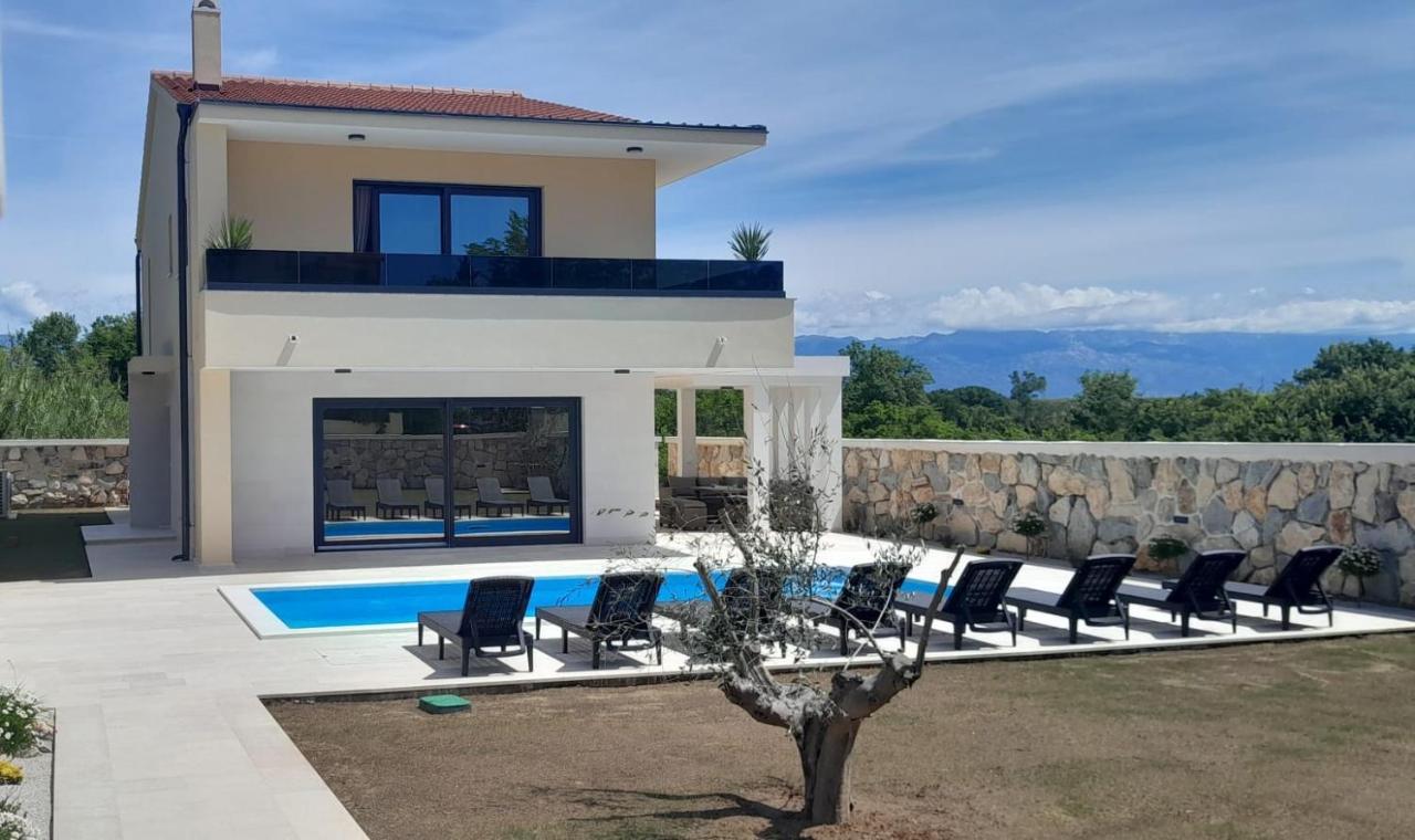 New Luxury Villa with private pool - by TA Leut Agency - Chambres d’hôtes Privlaka