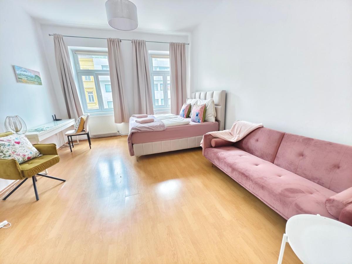 The ROSE Apartment - Near Schönbrunn Palace - B&B Vienna