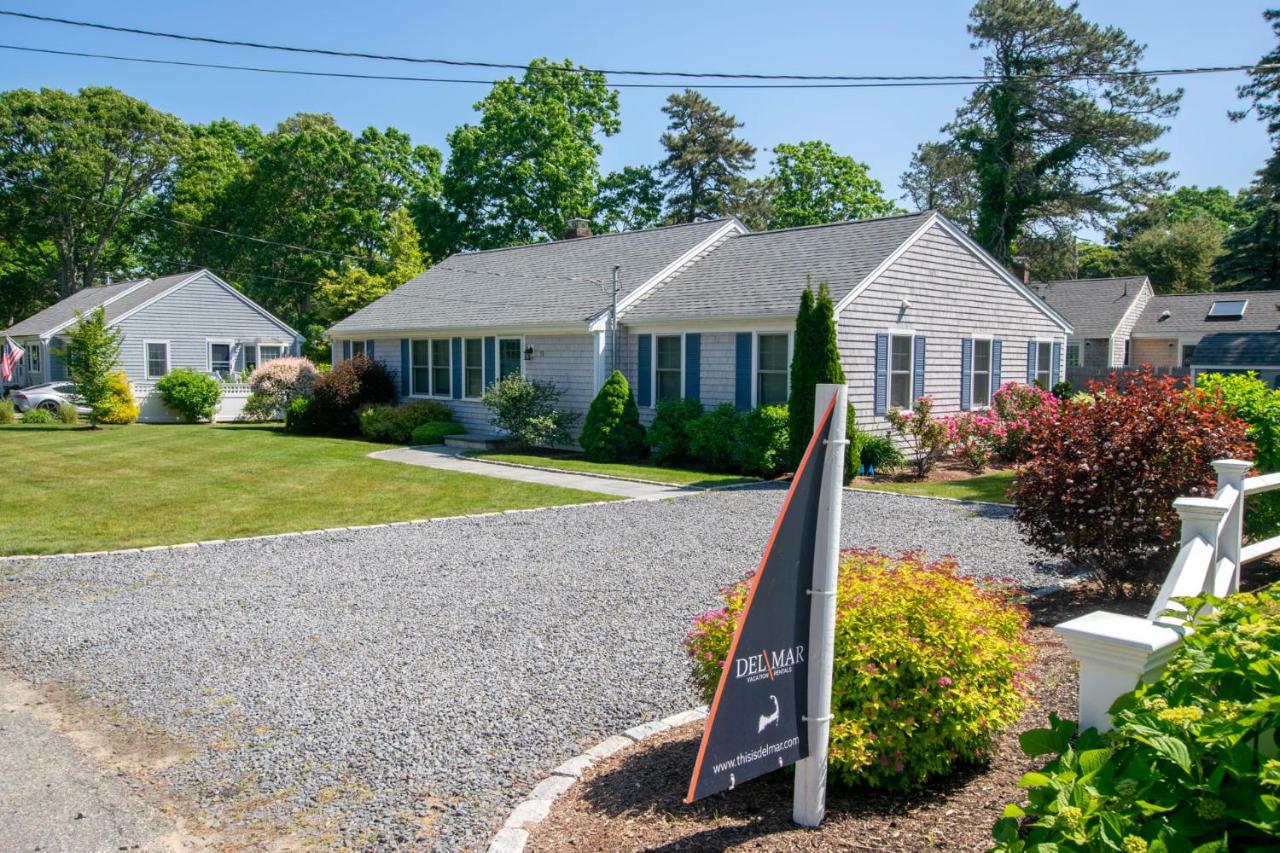 Walk to Earle Rd Beach Incredible Patio - B&B Harwich