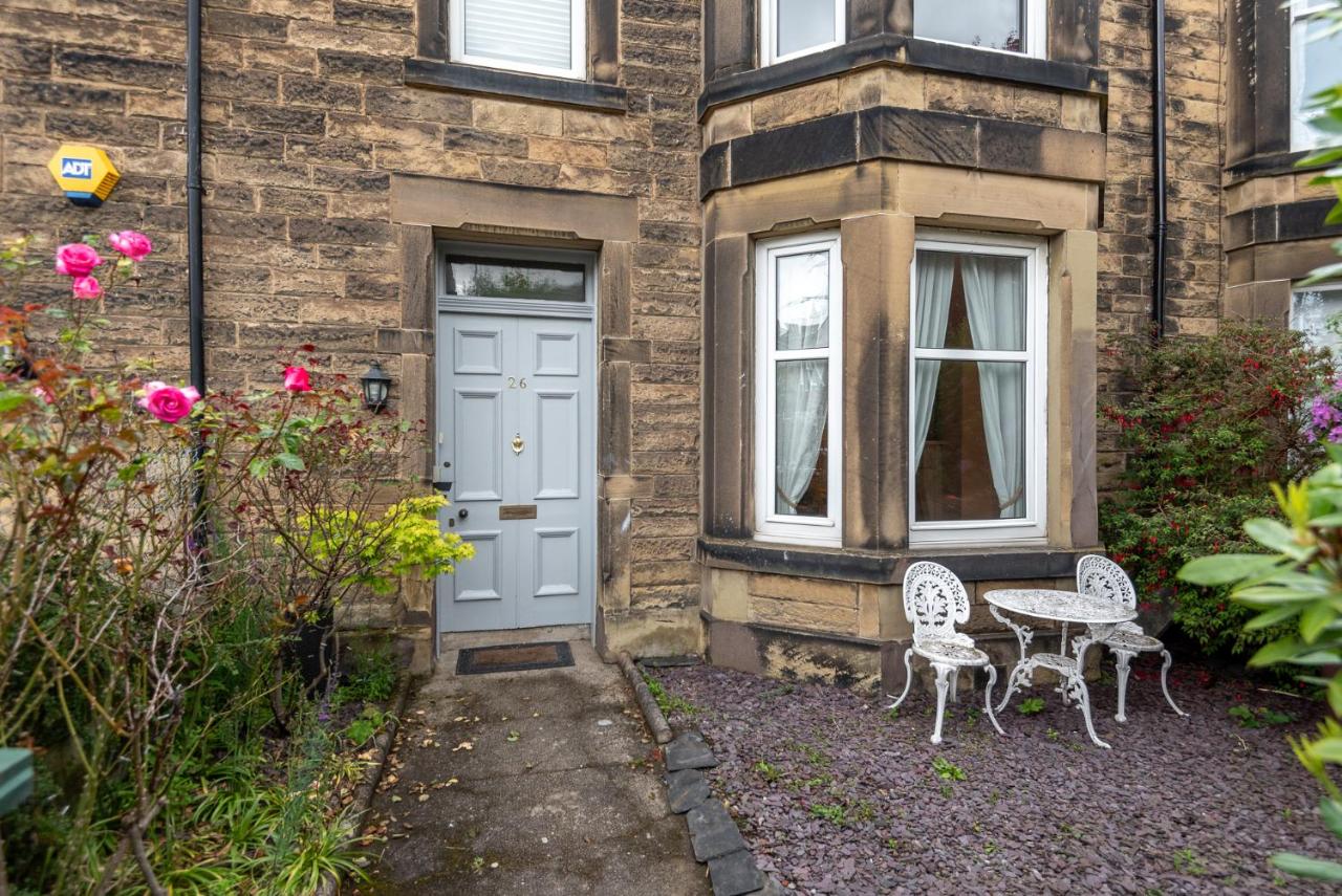 Beautiful Victorian Townhouse With Private Garden, Close to the Beach - B&B