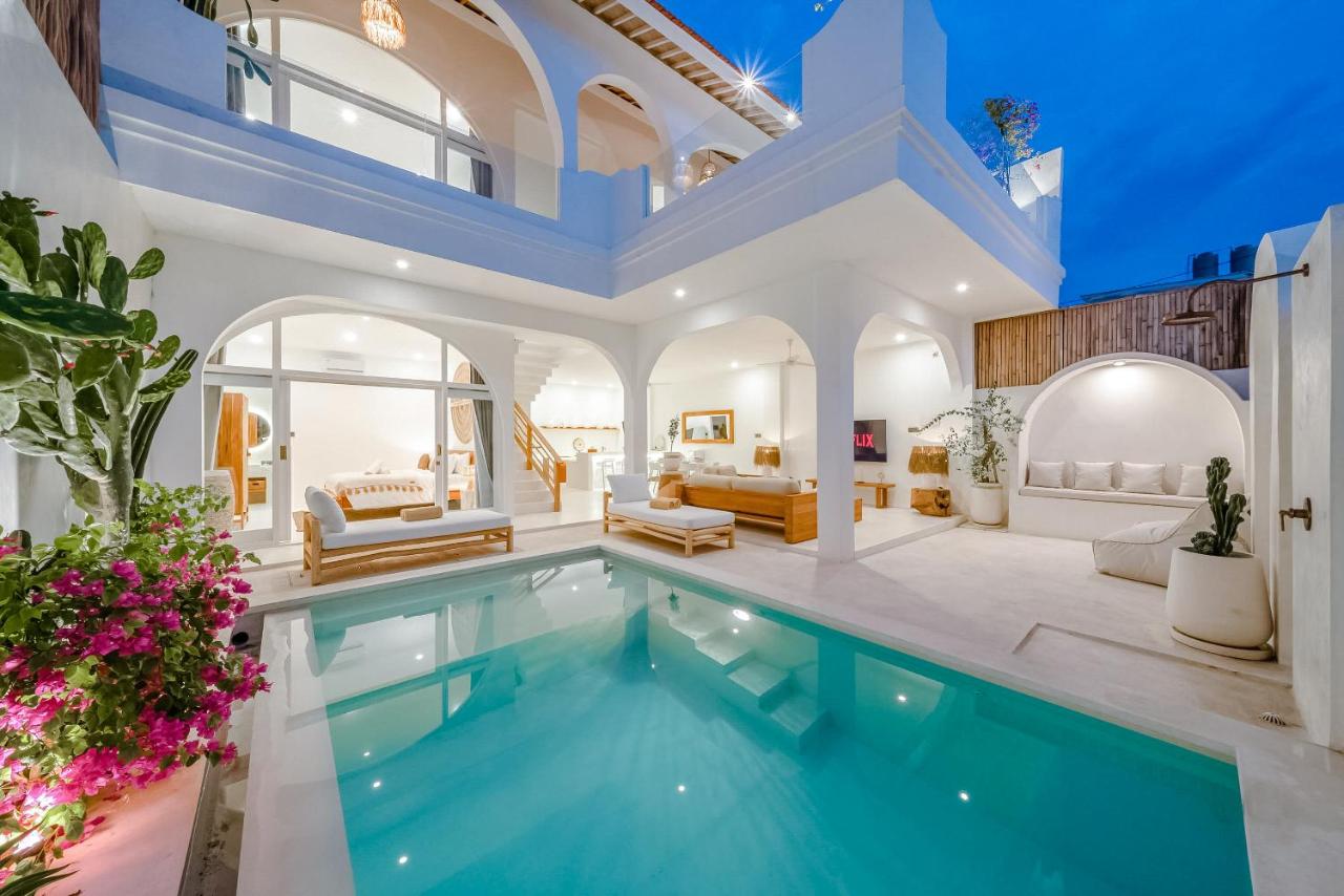 Villa MYKONIAN - NEW Modern Concept & Luxury 3BR - Central Canggu Beach - Ferienwohnung Canggu