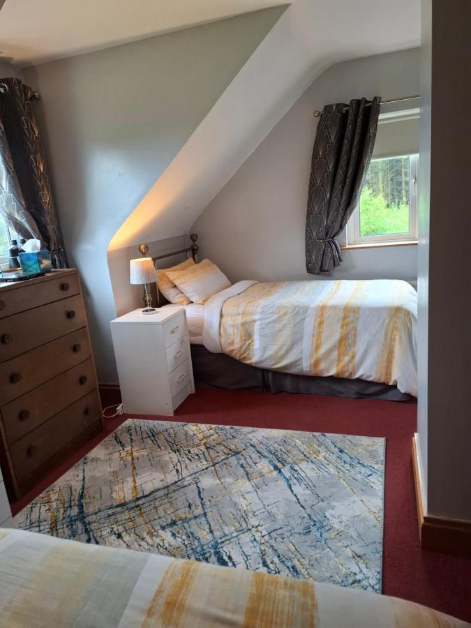 Camera Doppia con Letti Singoli e Bagno in Comune