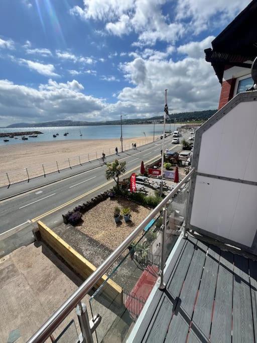Stunning Sea View Apartment With Balcony & Parking - Bed and Breakfast