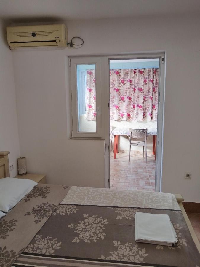 Deluxe Double Room with Side Sea View