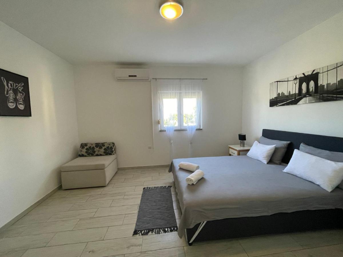 Apartment mit Balkon