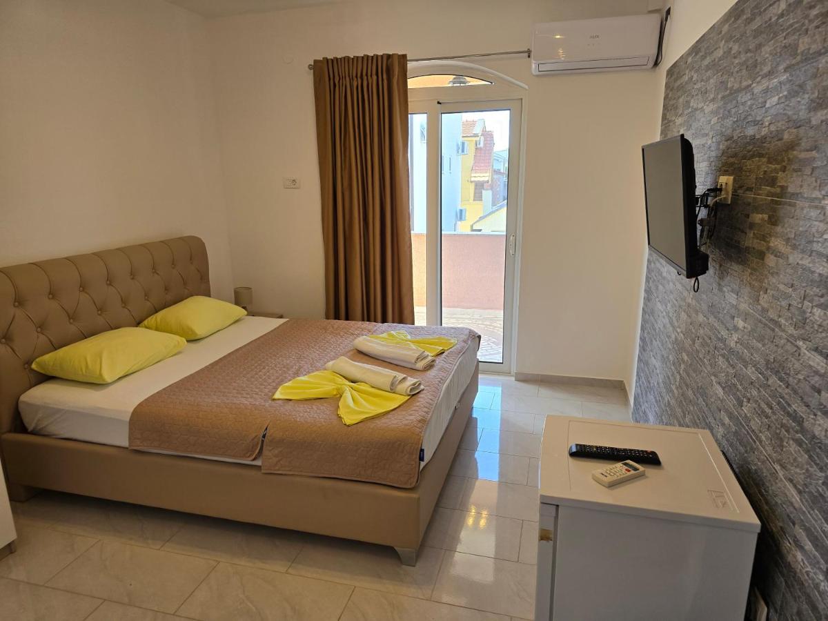 Economy Triple Room with Shared Bathroom