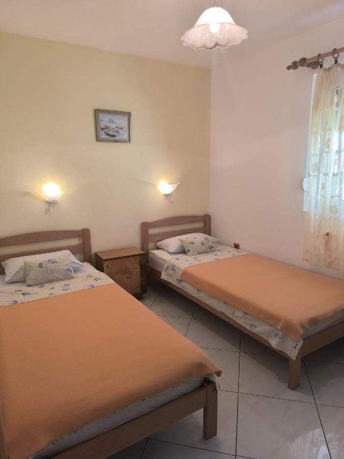 Appartamento Comfort con 2 Camere da Letto, Terrazza e Balcone