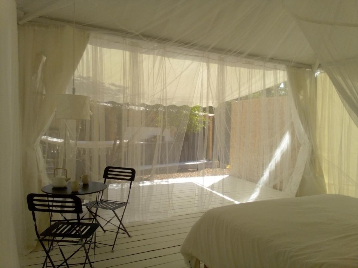 Tent1