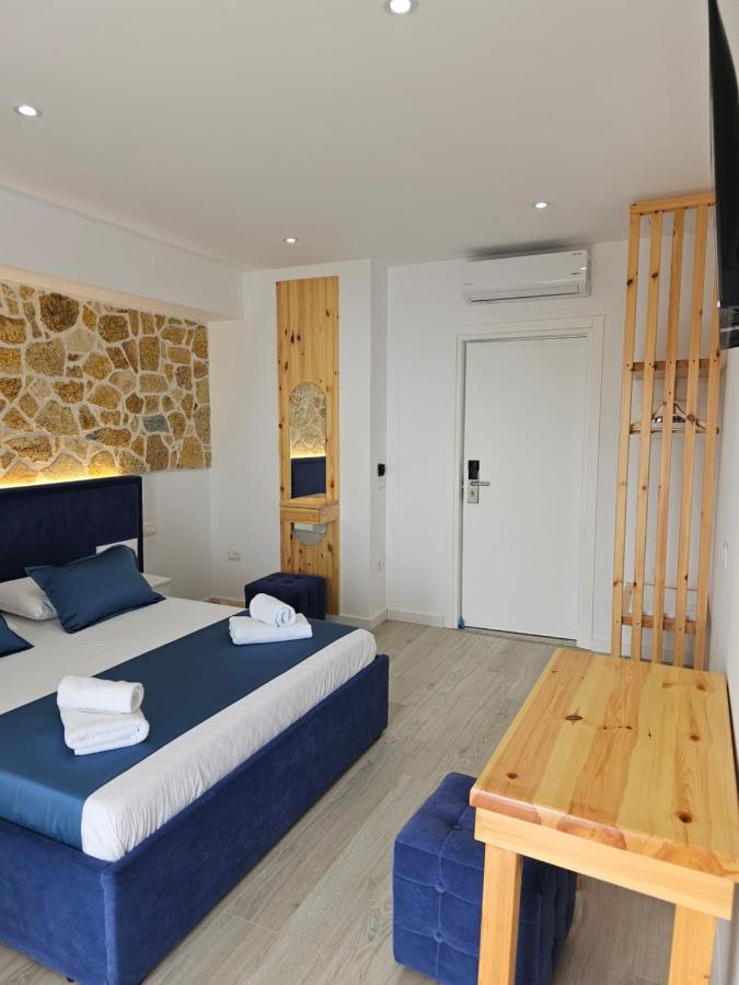 Deluxe Double Room with Balcony and Sea View