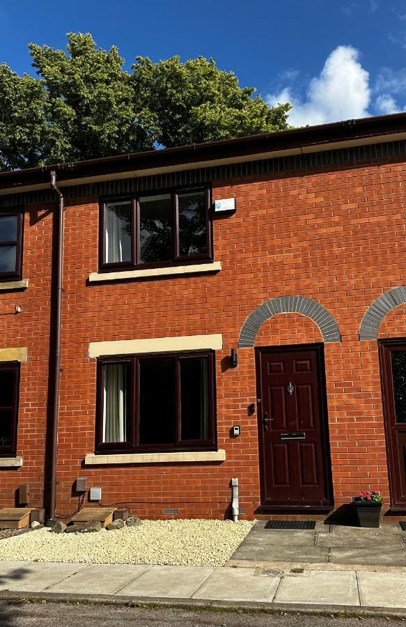 Canal Mews - 1 min from Trafford Centre and 2 min M60! - B&B