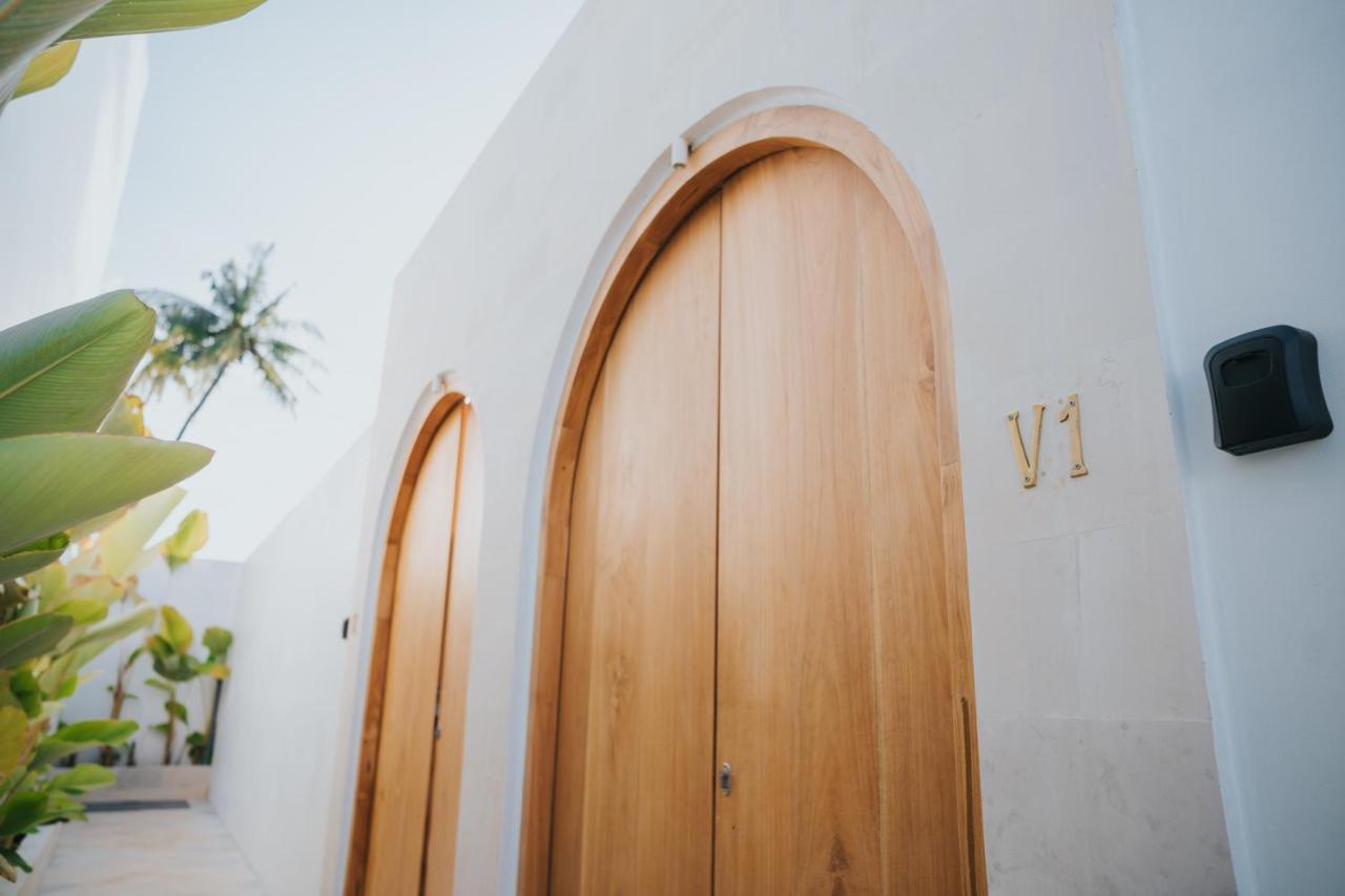Brandon Villa Lovina with Private Pool - Bed and Breakfast