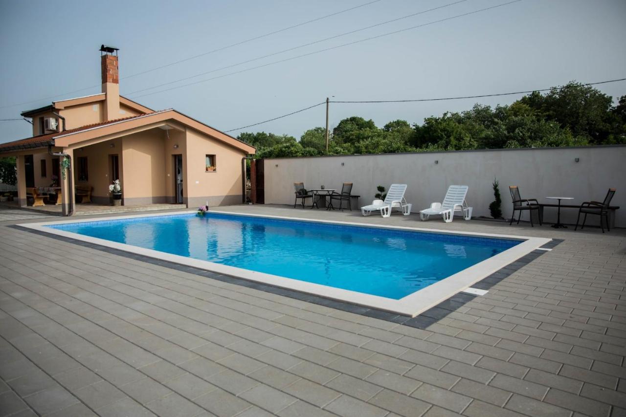 Villa Ambrić - B&B