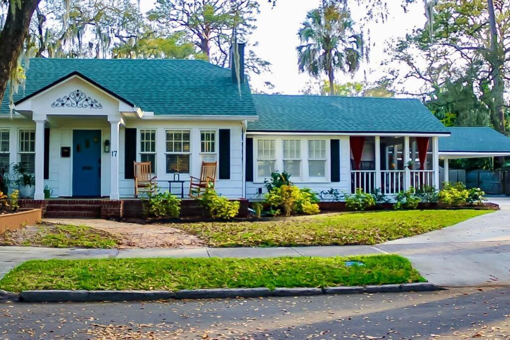 Luxurious Moody Manor Estate close to Downtown and the Beach! - B&B