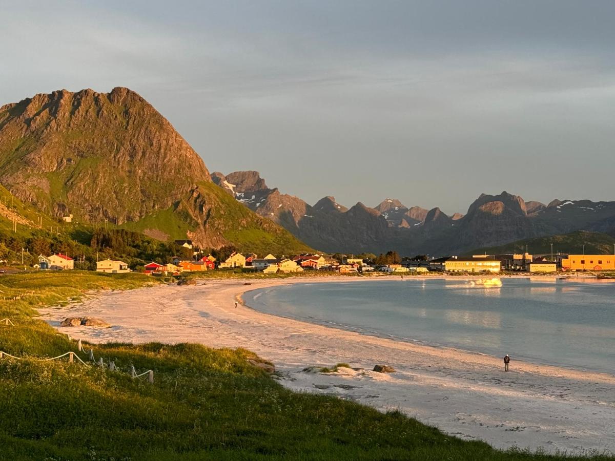 Enebolig med Eventyrlig beliggenhet like ved sjøen i Lofoten - B&B Sund