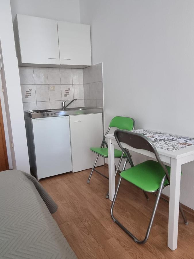 Studio apartman Leon 2 - Bed and Breakfast