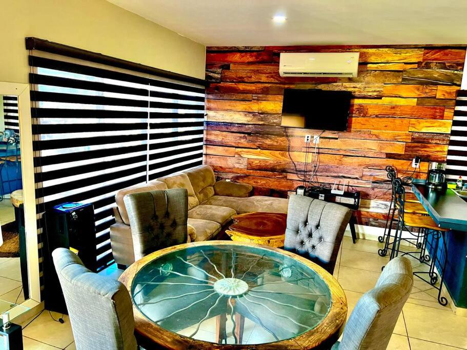 Hermoso departamento completo a 7 minutos malecón - B&B
