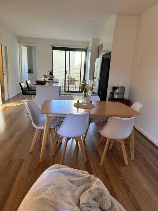 Cozy Townhouse in Werribee centre - Chambres d’hôtes Werribee