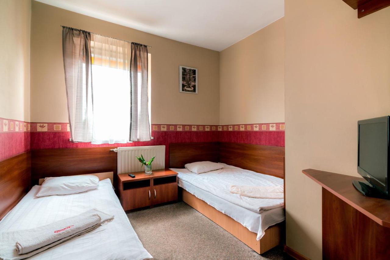 Camera Tripla Standard