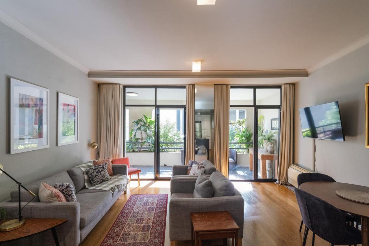 Stunning 1Bed Surry Hills Balcony Apt w Parking - B&B Sydney