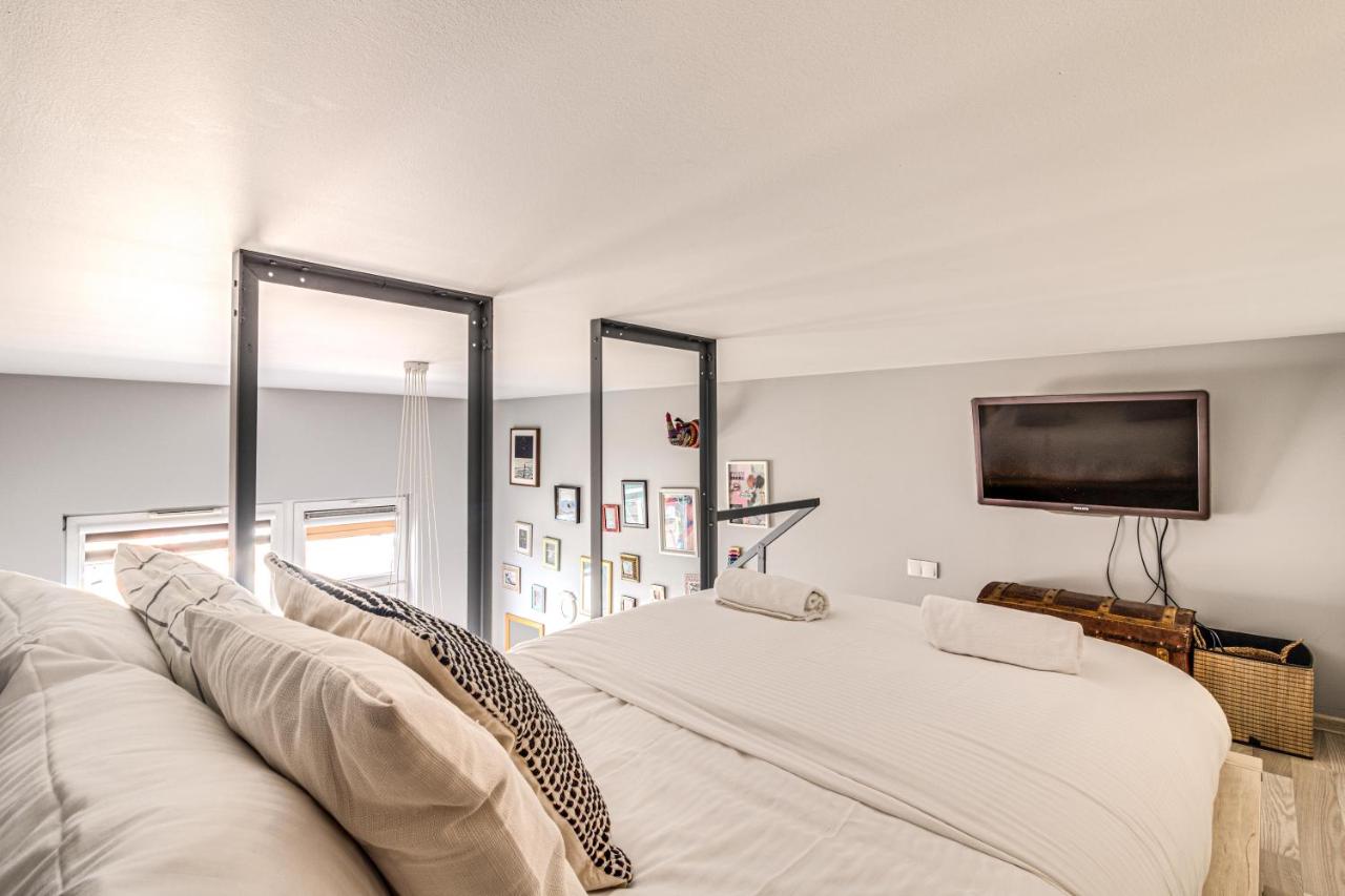 Studio Apartment with Balcony