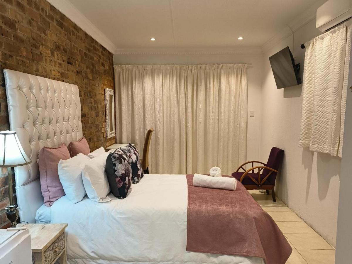 Comfort Queen Room