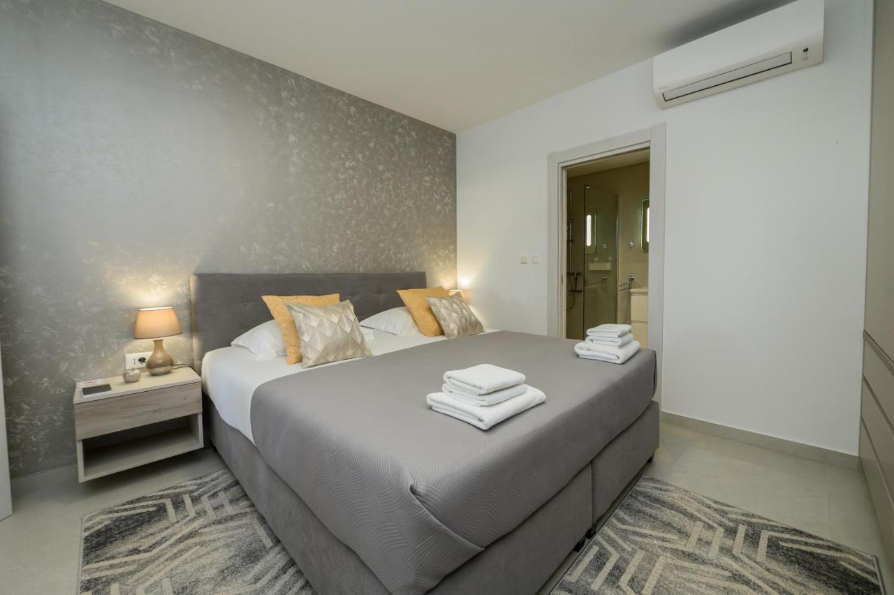 Luxury apartment Perla in Villa with heated pool - Bed and Breakfast Vinišće