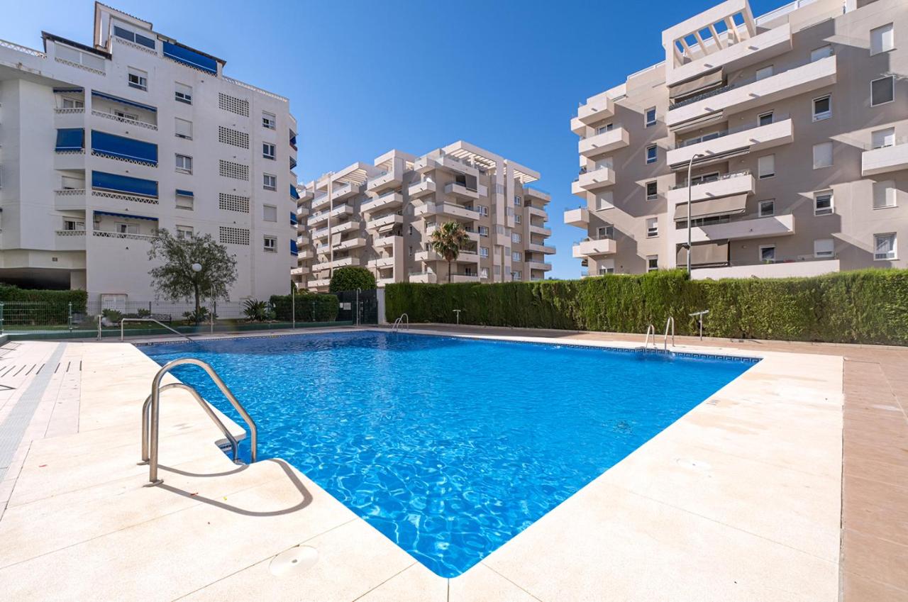 Marbella Sleeps 8 Aircon Secure underground parking Free Netflix Fast internet - Ferienwohnung