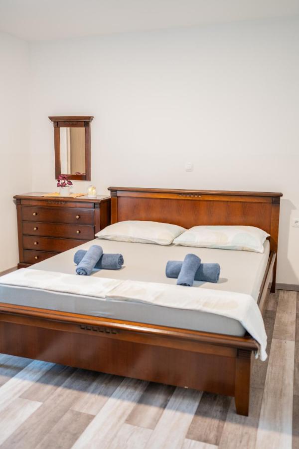 One bedroom Apartment with balcony, poolside